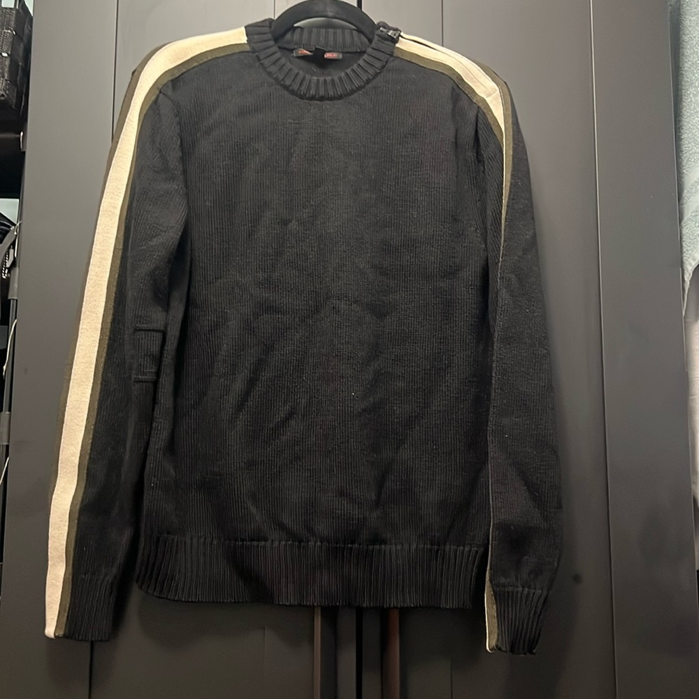 Banana Republic men’s sweater. Black/ striped sleeves. Size Small.